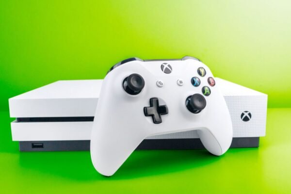 Images for an All-White Digital Xbox Series X Leak Online - News - News